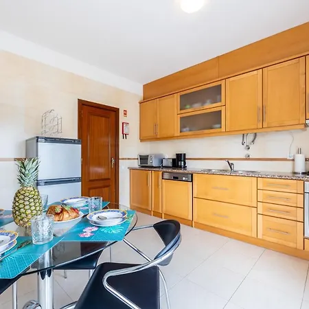 Sunny & Light 2-bedroom Appartement *
