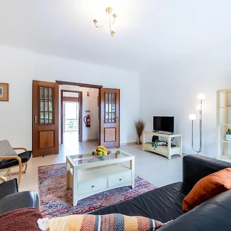Sunny & Light 2-bedroom * Lagos