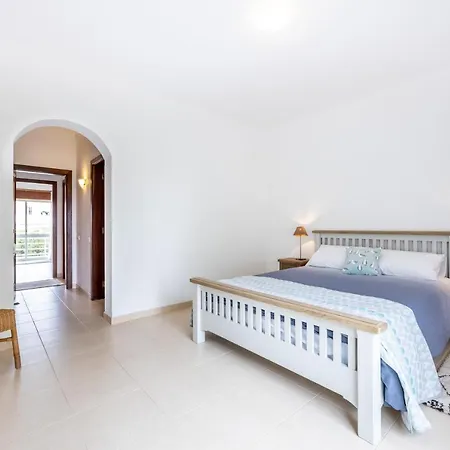 Sunny & Light 2-bedroom Apartment Lagos