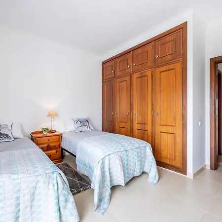 Sunny & Light 2-bedroom Appartement *
